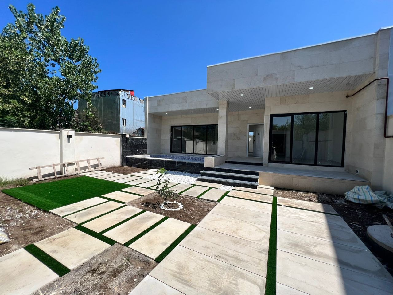 ویلا لوکس ساحلی با استخر در زیبا کنار،گیلان