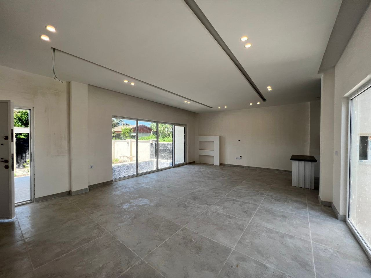 ویلا لوکس ساحلی با استخر در زیبا کنار،گیلان