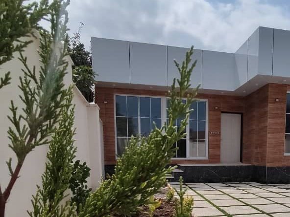 ویلافلت مدرن نوساز با امکانات لوکس در خشکبیجار