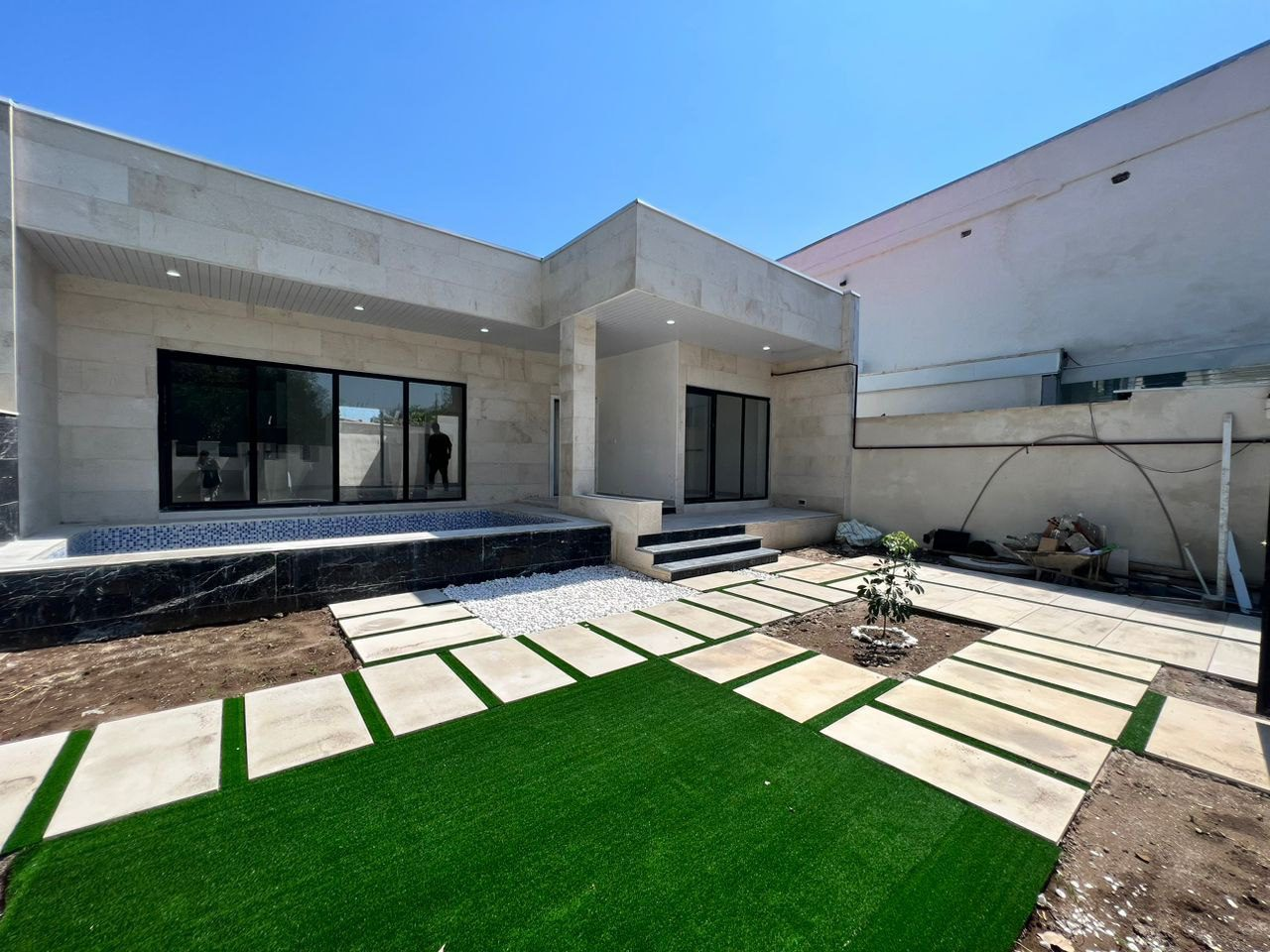 ویلا لوکس ساحلی با استخر در زیبا کنار،گیلان