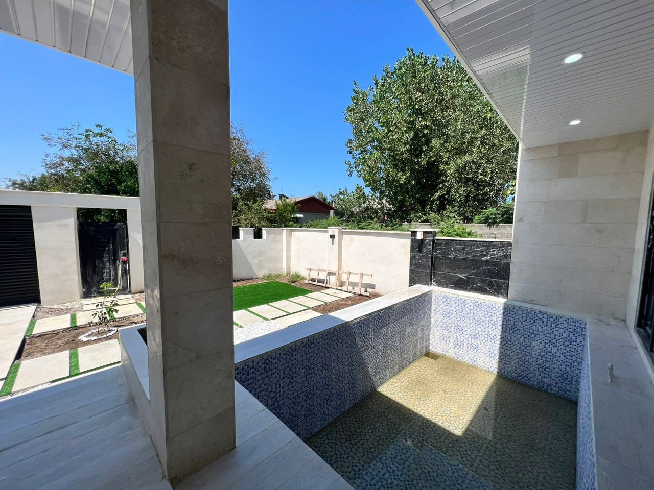 ویلا لوکس ساحلی با استخر در زیبا کنار،گیلان