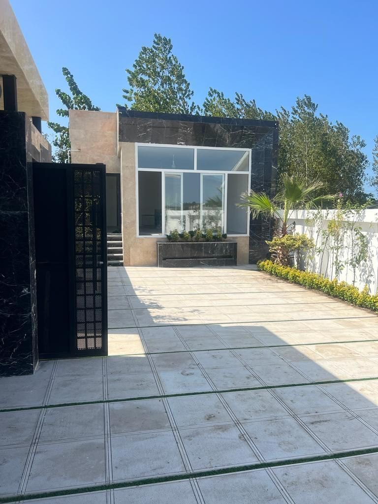 ویلا زیبا کنار با مشخصات عالی و قیمت مناسب