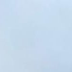 نمای کلی ویلا از بیرون با دیوار بلوکی و محصوریت کامل